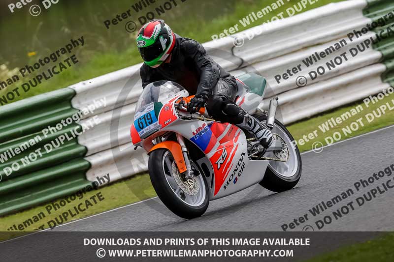 Vintage motorcycle club;eventdigitalimages;mallory park;mallory park trackday photographs;no limits trackdays;peter wileman photography;trackday digital images;trackday photos;vmcc festival 1000 bikes photographs